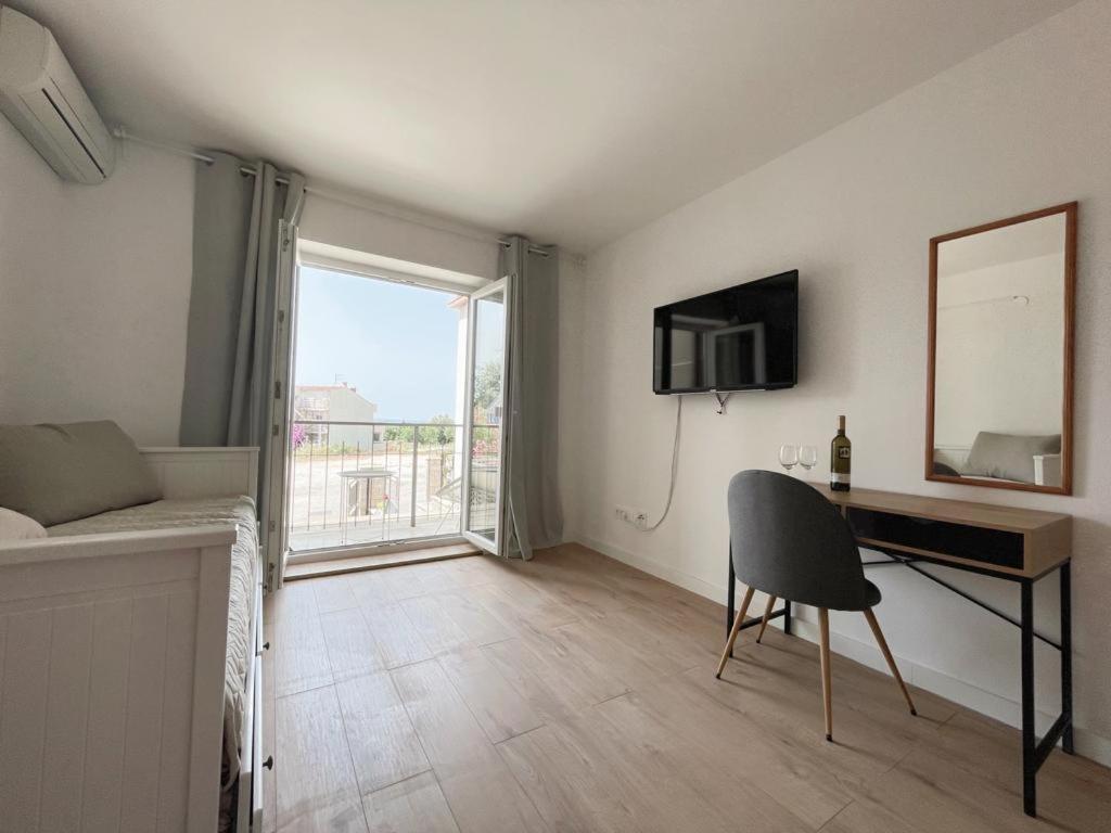Caramel Comforts With Sea View In Stinjan Only 300 Meters From The Beach Pula Exterior photo