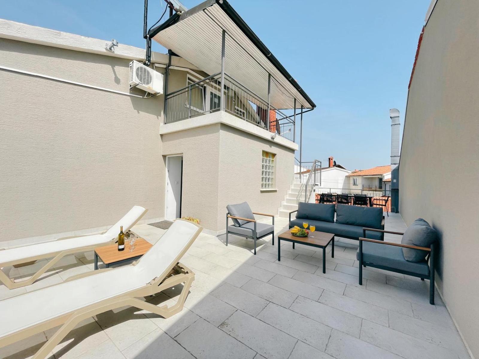 Caramel Comforts With Sea View In Stinjan Only 300 Meters From The Beach Pula Exterior photo